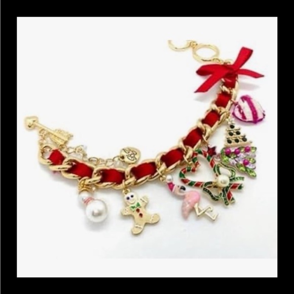 NWT gold with red ribbon Christmas charm bracelet - Picture 3 of 3